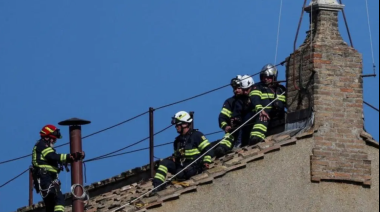 Instalan la chimenea del cónclave en el Vaticano: Todo listo para elegir al nuevo papa desde el 7 de mayo