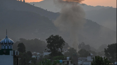Pakistán acusa a India de "acto de guerra" tras ataques aéreos que dejaron 26 civiles muertos