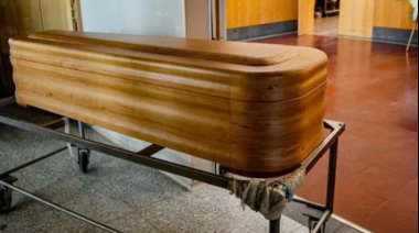 Una mujer de 88 años fue dada por muerta y despertó en el ataúd: investigan a la forense por negligencia