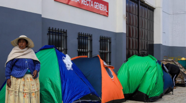 Fanáticos duermen por días para conseguir entradas del Bolivia vs. Brasil en El Alto