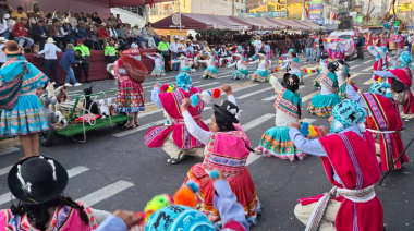 Pasacalle regional llena de color y cultura las calles de Arequipa