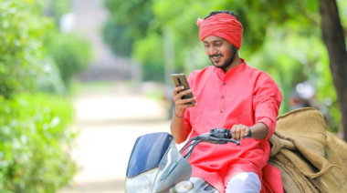 India obligará a fabricantes a incluir app estatal y estalla la polémica