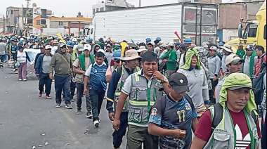 Paro minero bloquea vías y paraliza transporte en Arequipa