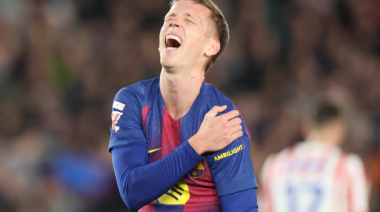 Dani Olmo estará un mes de baja por lesión en el hombro