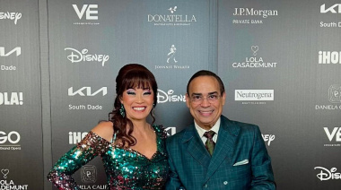 Mimy Succar conoce por primera vez a Gilberto Santa Rosa en gala latina