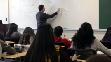 Docentes sin maestría ni doctorado seguirán dictando clases universitarias tras nueva ley del Congreso