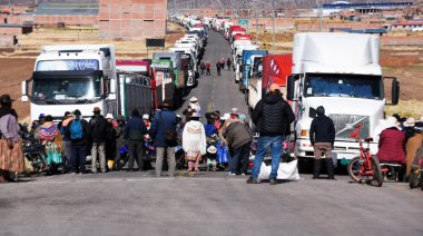 Bloqueos en Bolivia dejan atrapados a peruanos en carreteras