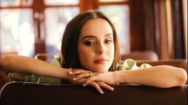 Evaluna Montaner lanza su nuevo sencillo “Rollitos de papel” para reflexionar y pausar