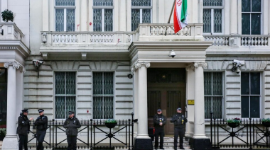 Reino Unido evacúa a su personal de Irán y crece la alerta internacional