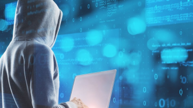 Interpol alerta que la inteligencia artificial impulsa el fraude financiero global