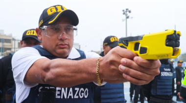 Serenazgo podrá usar pistolas eléctricas y gas pimienta en todo el Perú