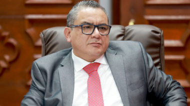 Acusan a Santiváñez de estafa: exPNP denuncia pago de S/12 mil por defensa inexistente