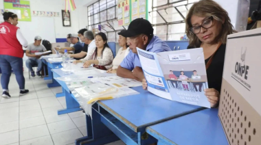 Más de 10 mil colegios cerrarán por elecciones en Perú