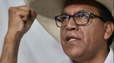 Perú Libre marca distancia de Roberto Sánchez y cuestiona su campaña