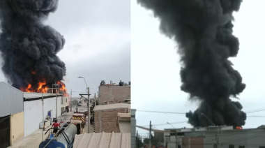 Incendio de gran magnitud consume almacén en Villa El Salvador y moviliza a decenas de bomberos