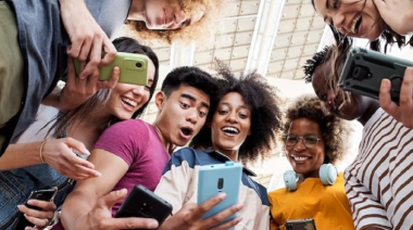 Reino Unido prohibirá redes sociales a menores de 16 años