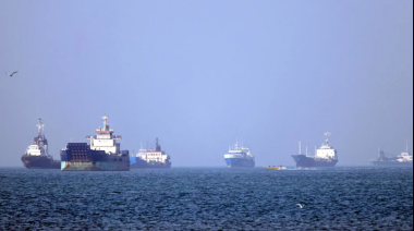 Trump afirma que petroleros ya comienzan a salir del estrecho de Ormuz