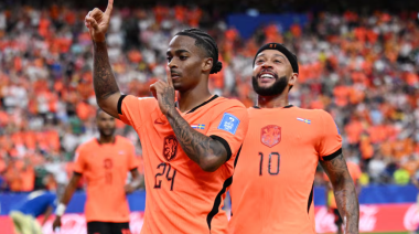 Países Bajos aplasta a Suecia con una goleada y toma el control de su grupo