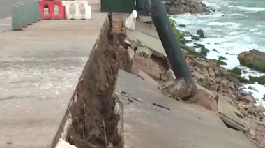 Alerta en Chorrillos: oleajes destruyen parte del malecón de La Herradura