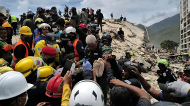 Venezuela sigue buscando sobrevivientes tras terremotos que dejan cerca de 2.000 muertos