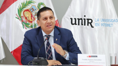 Ministro de Trabajo enfrenta denuncia por presuntos documentos falsos