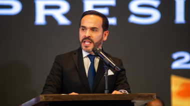 Presidente electo suspende transición por disputa con Gustavo Petro