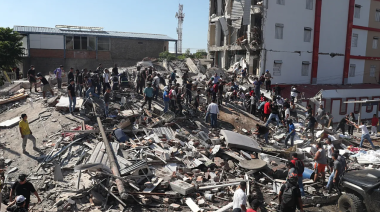 Sismo de magnitud 7,4 deja derrumbes y alarma en varias ciudades