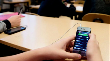 Colegio Independencia Americana restringe celulares para mejorar atención estudiantil