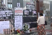 Trujillo llora la tragedia del Real Plaza: Ofrecen flores y exigen justicia tras el colapso del techo