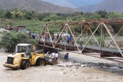 Habilita vía alterna ante riesgo de colapso del puente Chuquillanqui en Gran Chimú