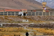 Cinco criminales de 'Los Pulpos' y 'Compadres' trasladados a Challapalca: ¿Solución o nuevo problema para el sistema penitenciario?
