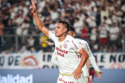 Universitario golea 6-0 en el debut de Fossati