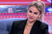 Mónica Hoyos estalla en TV tras ser acusada de deber 6 mil euros en España