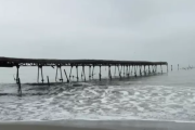 Oleaje destruye histórico muelle de Pisco construido en 1860