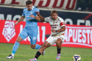 Universitario vence 2-0 a Sporting Cristal y recupera el liderato del Torneo Apertura 2025