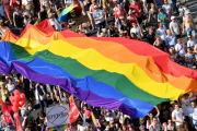 Hungría prohíbe marcha contra la homofobia y transfobia por “proteger a menores” y desata condena internacional