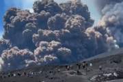 El Etna reduce su actividad tras una intensa erupción, pero sigue bajo vigilancia