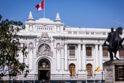 Polémica en Palacio: Congreso exige investigar banquetes y delivery pagados con fondos públicos