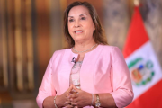 Dina Boluarte viaja a Francia en plena crisis política: se reunirá con Macron y asistirá a cumbre por los océanos