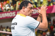 "Gracias por todo, profe": Universitario anuncia la salida de César Arrese como DT del equipo de vóley