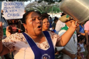 Bolivia al límite: familias bloquean carreteras por hambre y crisis