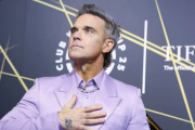 Robbie Williams lanza “Desire” como nuevo himno oficial de la FIFA