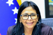 Delcy Rodríguez impulsa amplia reestructuración de la FANB