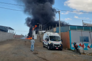 Incendio fuera de control en planta de aceite en Tacna: explosiones y falta de insumos complican respuesta