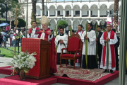 Domingo de Ramos: Arzobispo de Arequipa presidió multitudinaria celebración en la Plaza de Armas