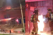 Incendio de gran magnitud afecta mercado en Villa El Salvador