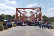 Paro agrario bloquea vías en cinco regiones y presiona al Gobierno