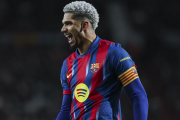 Ronald Araújo vuelve a Uruguay tras tratamiento de urgencia en España