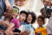 Reino Unido prohibirá redes sociales a menores de 16 años