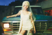 Mon Laferte sorprende con 20 canciones en su álbum más íntimo